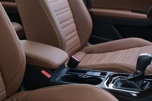 Volkswagen-Touran-Eco-leather-Kaneelbruin-Detail-300x200