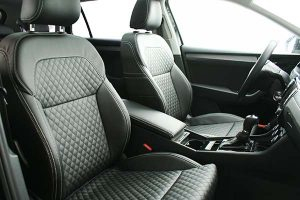 Skoda-Superb-Eco-leather-Zwart-Diamond-Stiksel-Voorstoelen-300x200