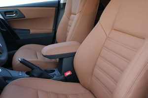 Toyota-Auris-Eco-leather-Kaneelbruin-Voorstoelen-300x200